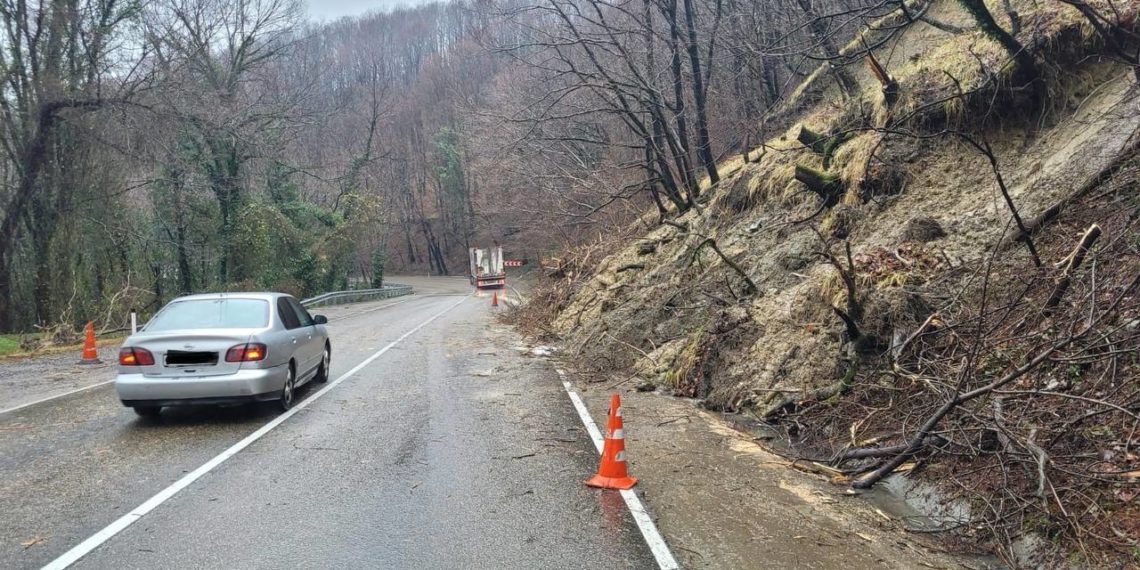 На трассу Джубга – Сочи сошел селевой поток