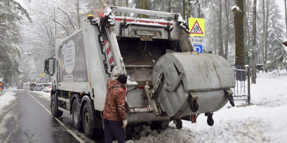 Количество спецтехники для сбора и транспортировки мусора увеличат на 10%