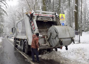 Количество спецтехники для сбора и транспортировки мусора увеличат на 10%