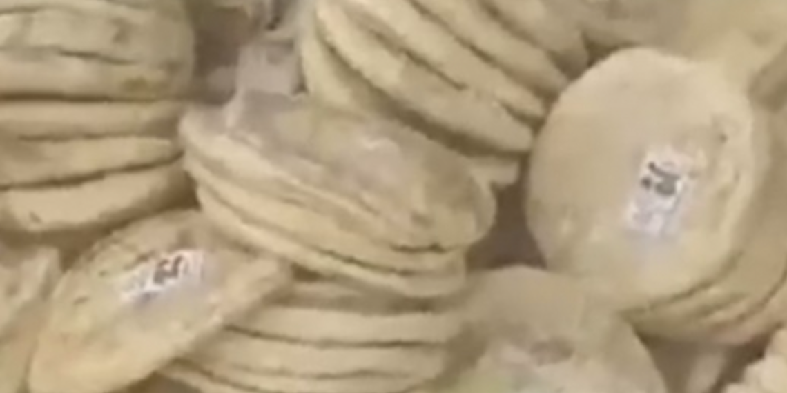 В Краснодаре на площадку ТКО выбросили море хлеба