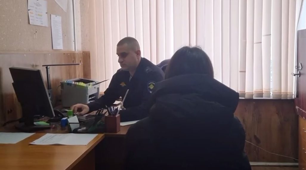 На Кубани женщина спрятала в лесу килограмм наркотиков