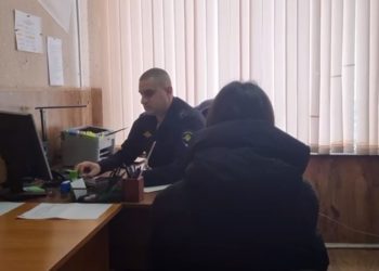 На Кубани женщина спрятала в лесу килограмм наркотиков