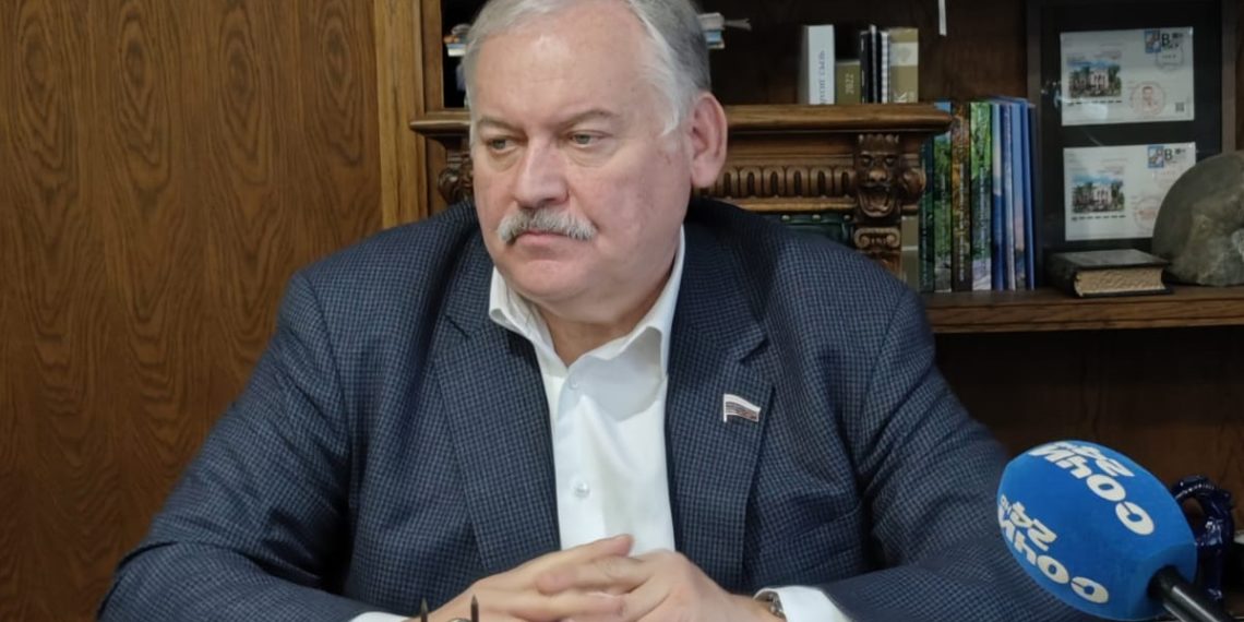 В Сочи Константину Затулину пожаловались на проблемы с детским лагерем