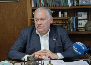 В Сочи Константину Затулину пожаловались на проблемы с детским лагерем