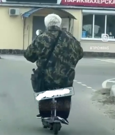 Кто ты, воин? В Краснодаре на самокате с абхазскими номерами гоняет ковбой