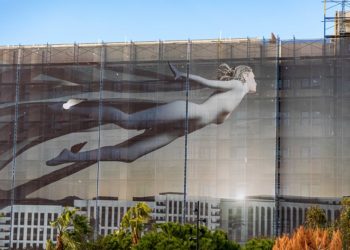 Готовящийся к открытию комплекс MANTERA Seaview residence украсили креативными баннерами