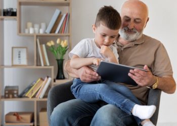 На Кубани пенсионерам запретят общаться с внуками