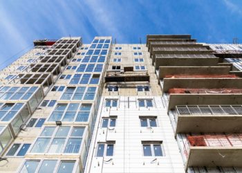 Дом для переселенцев из аварийного жилья на Тормахова в Сочи достроят в марте