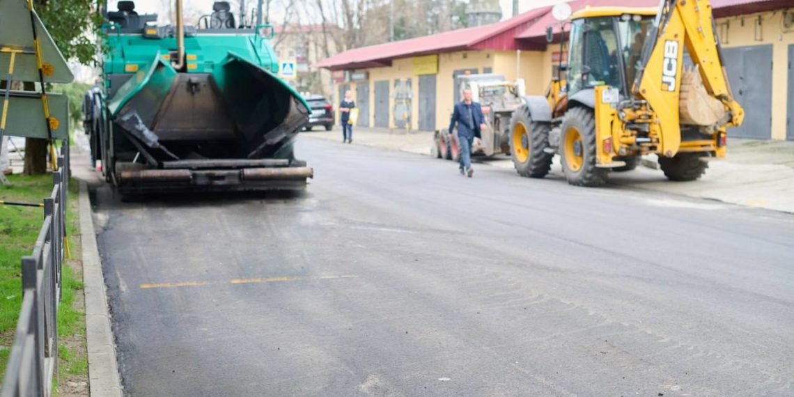 Копайгородский: в Сочи по нацпроекту ремонтируют тротуары