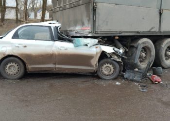 На Кубани 23-летний водитель Chery врезался в грузовик и погиб