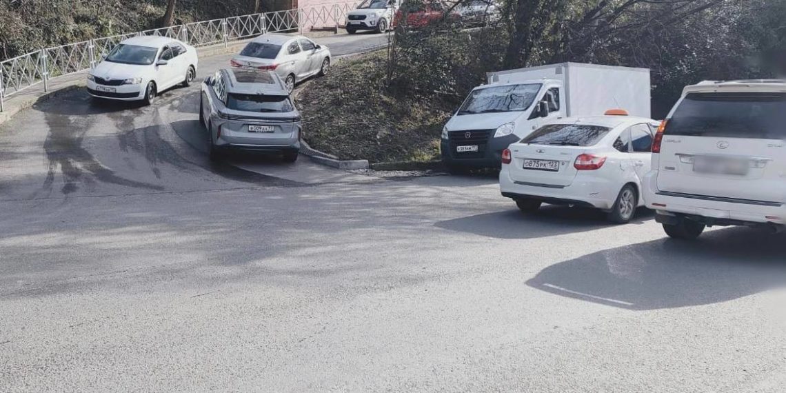 В Сочи водителя Lexus, сбившего ребенка, могут лишить прав