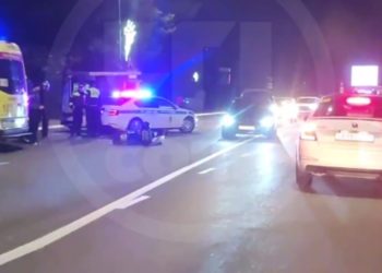 В Сочи автомобиль сбил человека на мопеде