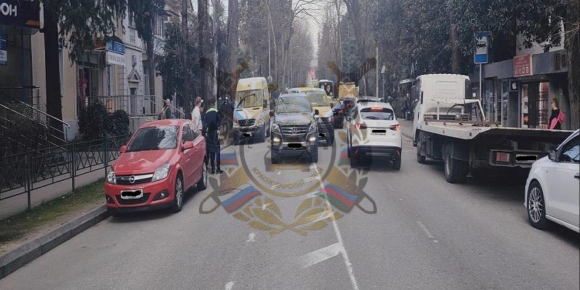 В Сочи Mercedes сбил 11-летнюю девочку