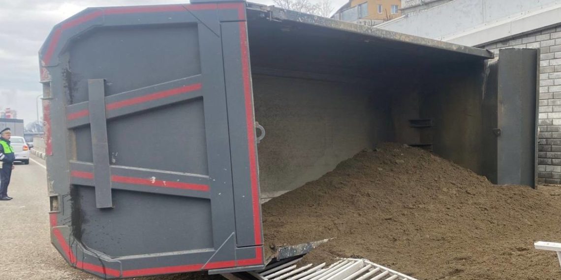 В Сочи после ДТП скончался водитель самосвала