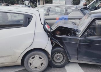 В Сочи девушка на «семерке» врезалась в четыре авто и попала в больницу