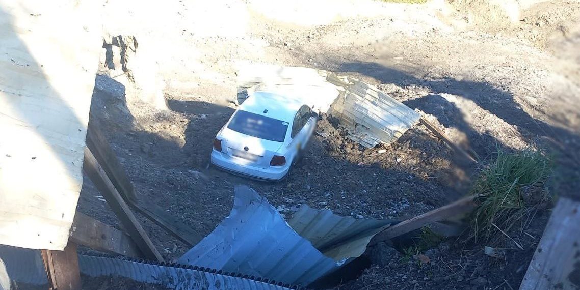 В Сочи пострадали двое пассажиров упавшего в овраг такси