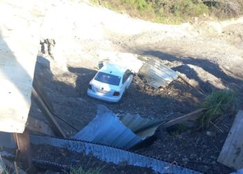 В Сочи пострадали двое пассажиров упавшего в овраг такси