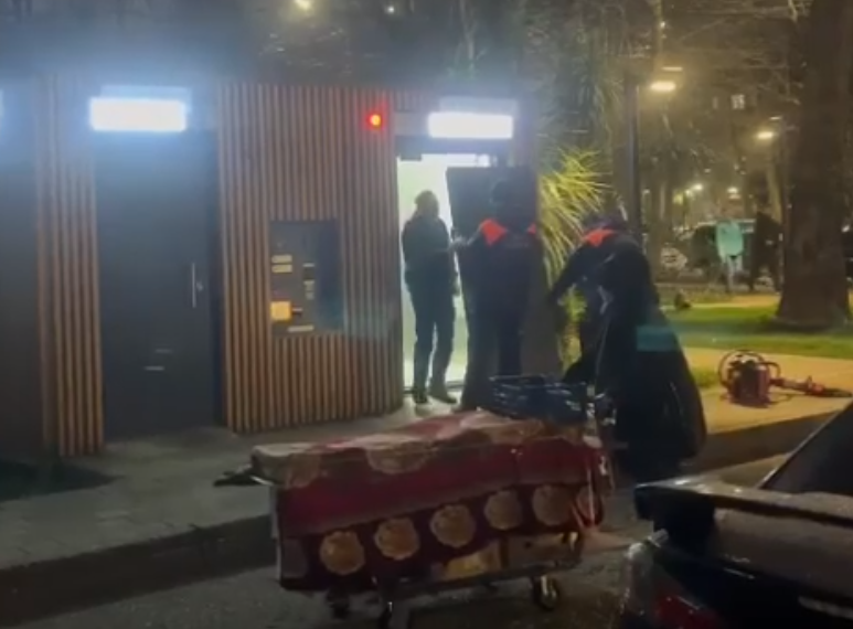 В Сочи застрявшему в туалете пленнику горшка потребовалась помощь спасателей МЧС