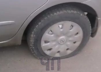В Краснодаре неизвестный проколол колеса трех машин