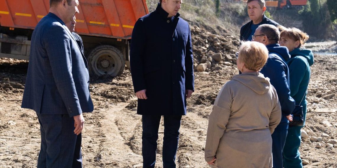 Жители Кудепсты скоро смогут оценить обновленный мост