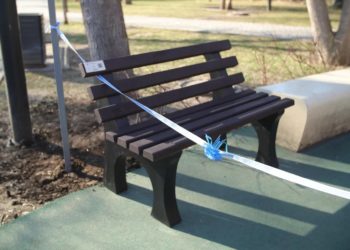 В Краснодаре установили первую эколавочку из переработанных крышек 