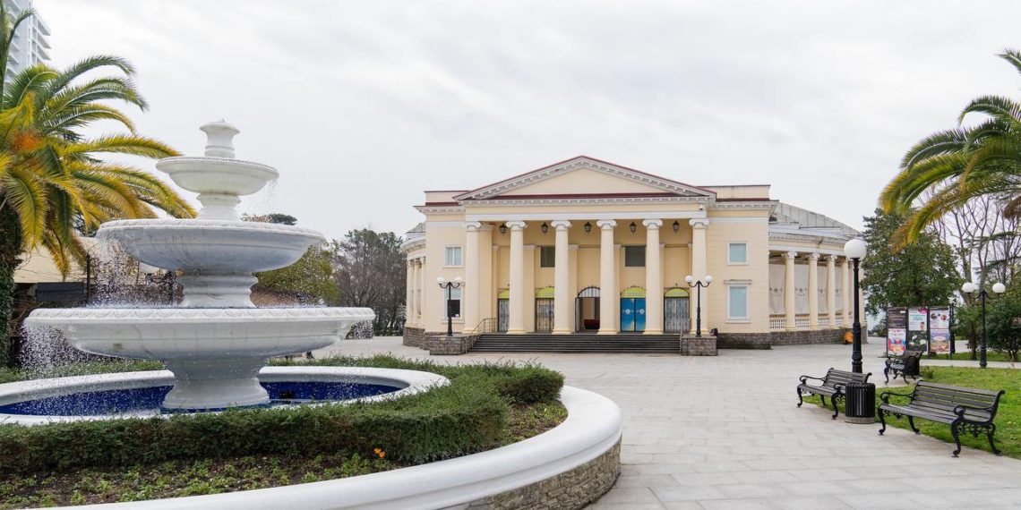 Копайгородский: в Сочи отремонтируют Летний театр