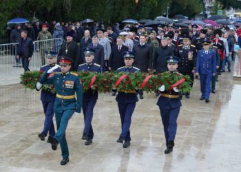 В Сочи возложили цветы к мемориалу «Подвиг во имя жизни»