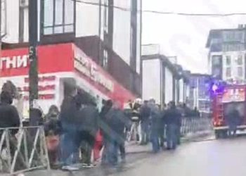 На месте взрыва газа в Сочи работают 23 человека