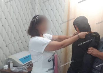 На Кубани гражданка Белоруссии пыталась задушить и зарезать знакомую