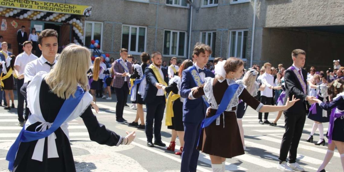 В Минпросвещения рассказали, когда на Кубани в школах прозвенят последние звонки
