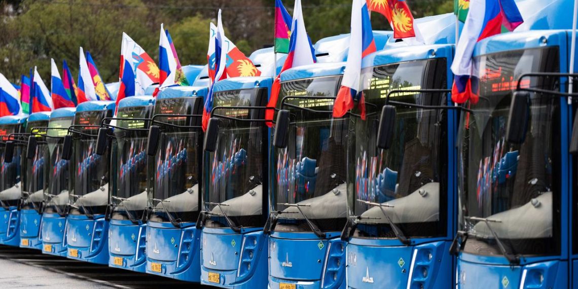 Владимир Путин предложил обновить общественный транспорт Сочи