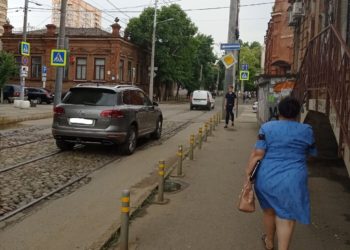 «Ты мужчина или кто?» В Краснодаре раскритиковали парня с накладными ногтями