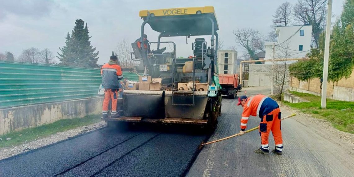 Копайгородский: в Сочи ремонтируют улицу Миндальную
