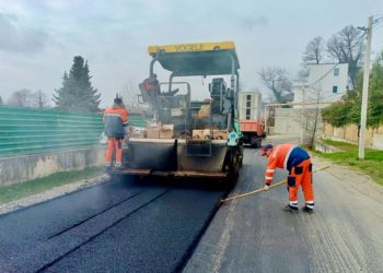 Копайгородский: в Сочи ремонтируют улицу Миндальную