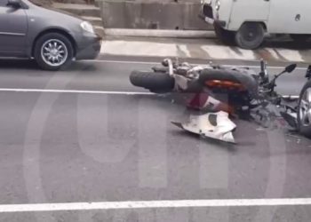 В Сочи легковушка сбила мотоциклистку