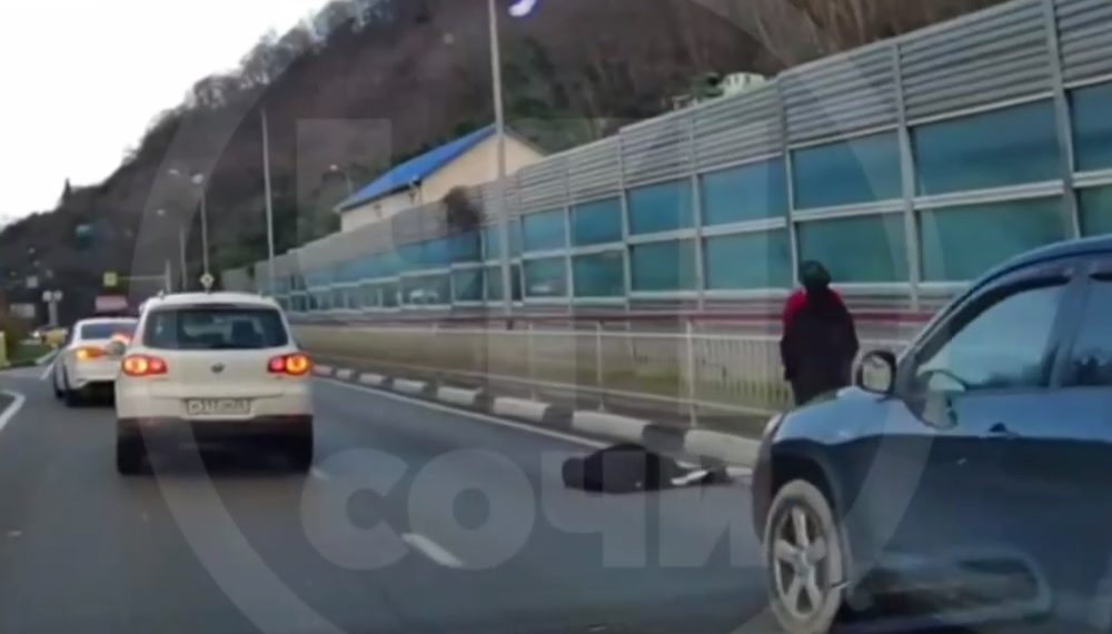 В Сочи иномарка сбила человека на зебре