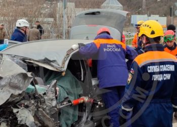 Пострадавший в массовом ДТП в Сочи водитель сломал руку