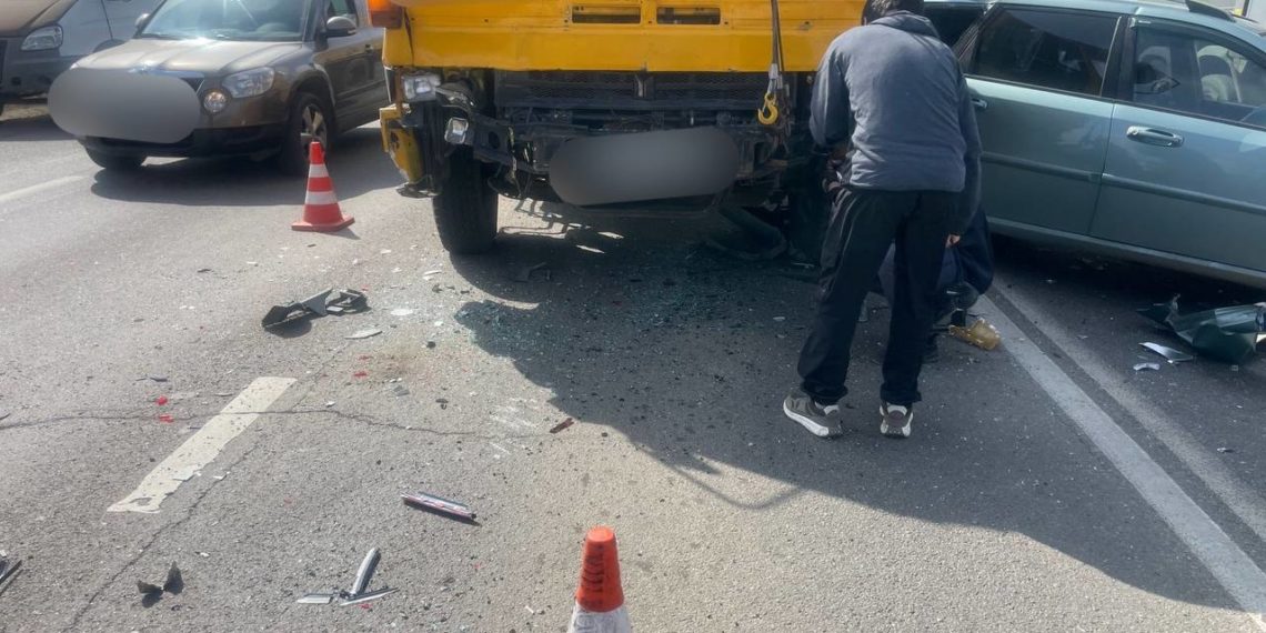 В ДТП с пятью авто в Краснодаре пострадал 6-летний ребенок