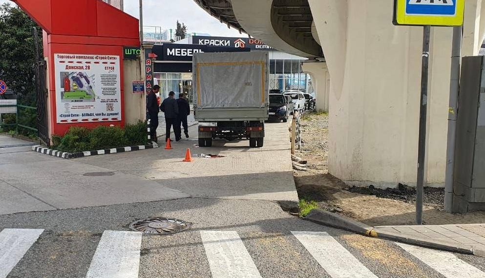 В Сочи скончалась сбитая грузовиком 70-летняя женщина