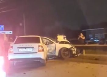 В массовом ДТП с автобусом и автокраном в Краснодаре пострадали 8 человек