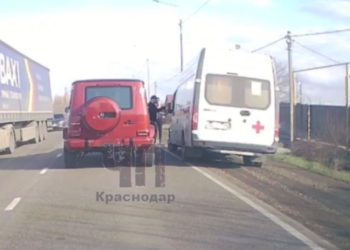 На Кубани водитель Gelandewagen напал на машину скорой