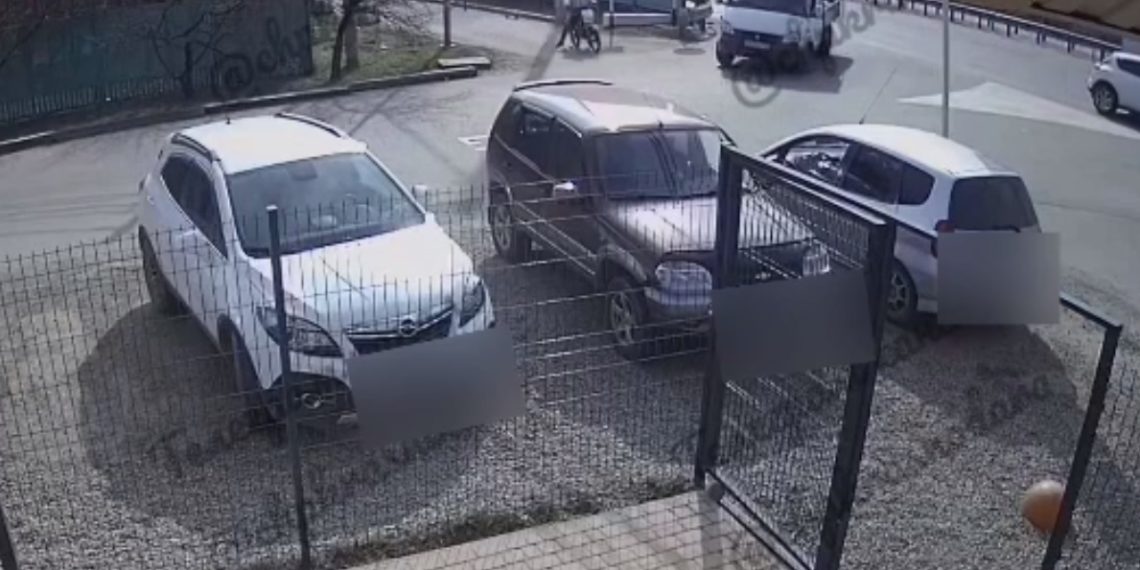 В Краснодаре 14-летний водитель мотобайка протаранил «Газель» и попал в больницу