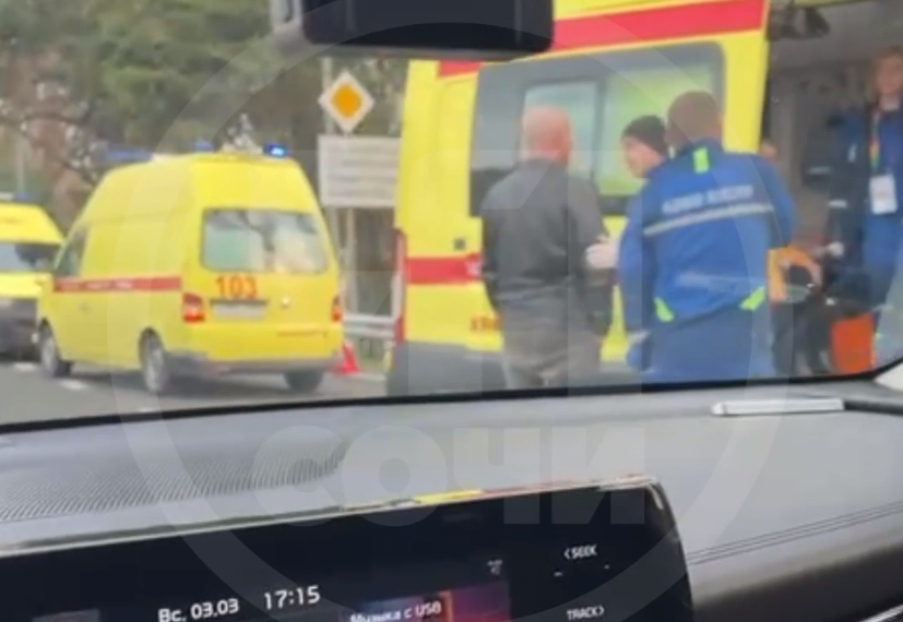 Двое взрослых и двое детей пострадали в массовом ДТП в Сириусе