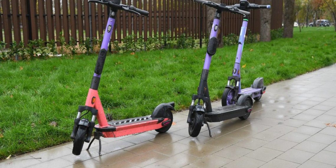 В шести парках Краснодара запретили кататься на самокатах