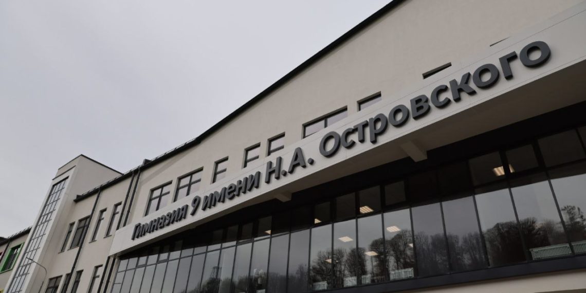 Кондратьев и Копайгородский открыли новую школу на 1100 мест в Сочи