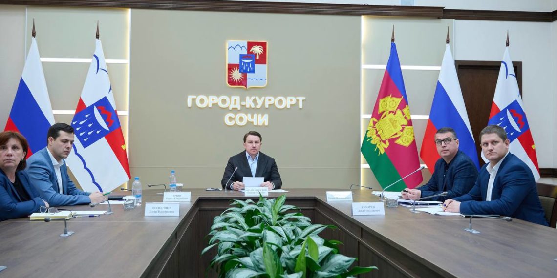 Копайгородский: в Сочи обновят 40 детских и спортивных площадок