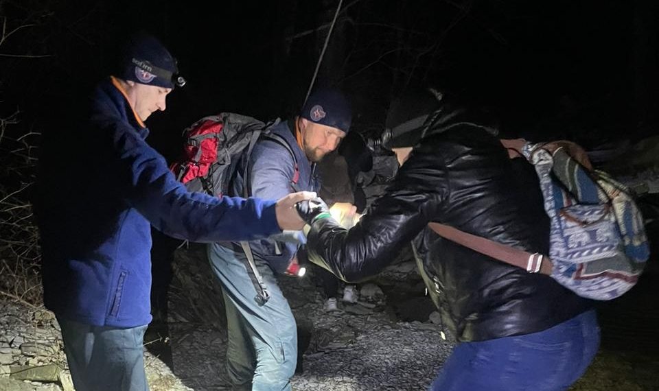 В Геленджике спасли трех заблудившихся в лесу женщин
