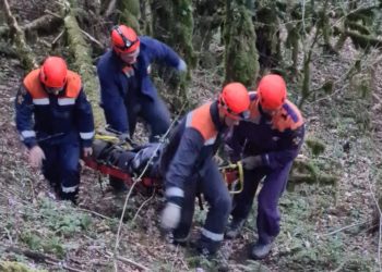 В горах Сочи спасли туристку со сломанной рукой