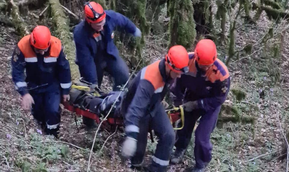В горах Сочи спасли туристку со сломанной рукой