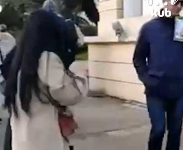 В Сочи клиентка с четырьмя детьми жёстко оскорбила таксиста